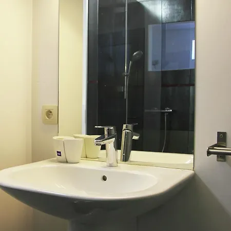 펜션 Quaint Holiday In Limbourg With Garden