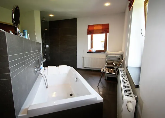 Ferienhaus Quaint Holiday In Limbourg With Garden Hevremont